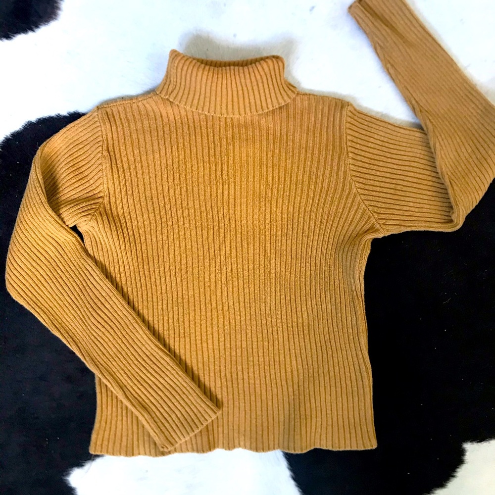66 knit turtleneck, super cute perfect condition